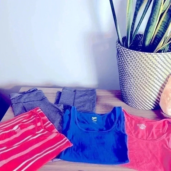 Set of 3 tanks tops and grey leggings Old Navy workout bundle! - Picture 2 of 8